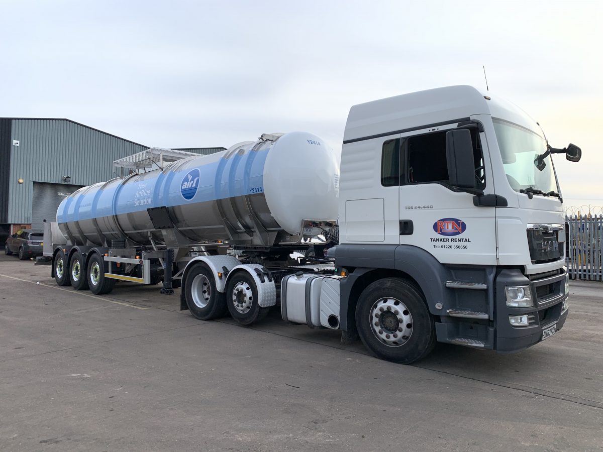 Suttons take delivery of 30.000 litre adblue tanker