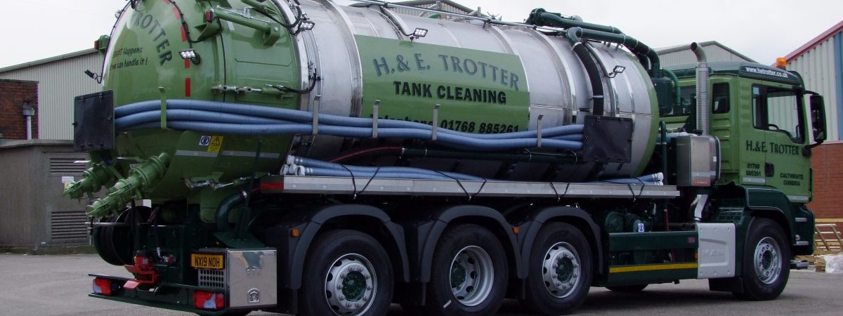 VACUUM TANKER WITH WASHDOWN